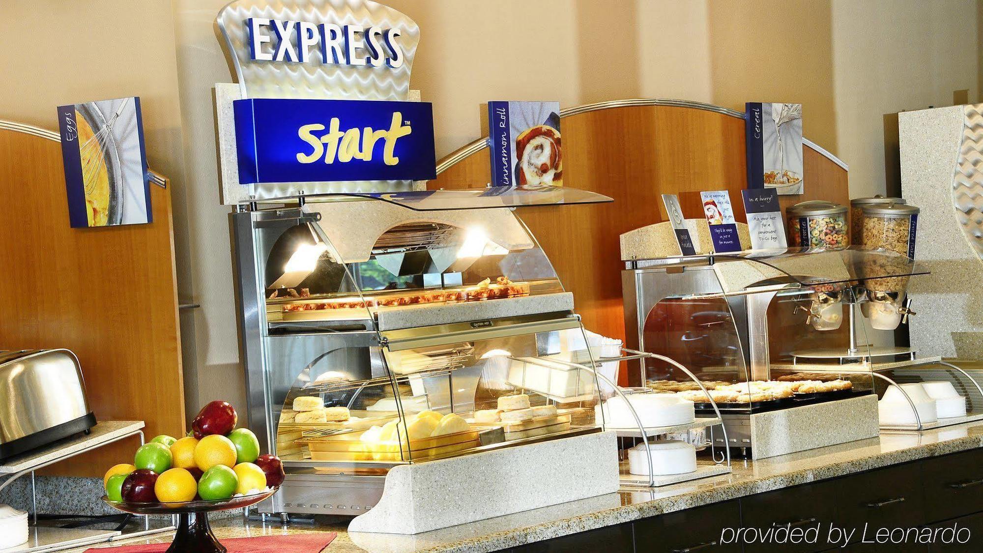 Holiday Inn Express - Delafield, An Ihg Hotel Extérieur photo